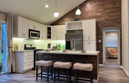 Barker House | Stylish Space near Katy Asian Town for LONG TERM