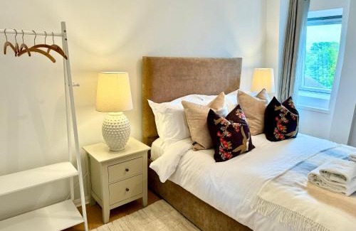Carterton Apartment | Stylish spacious 1 bed flat