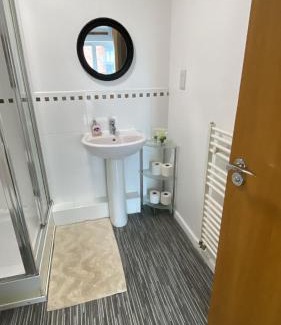 Clayton Apartment | Stylish spacious 2 bed Apt Balcony Nr City Stadium