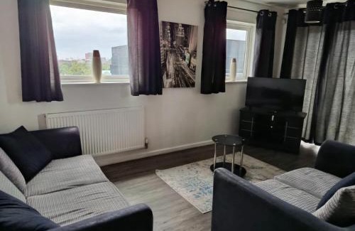 Clayton Apartment | Stylish spacious 2 bed Apt Balcony Nr City Stadium