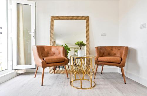 East Ham South House | Stylish & Spacious 4BR Home
