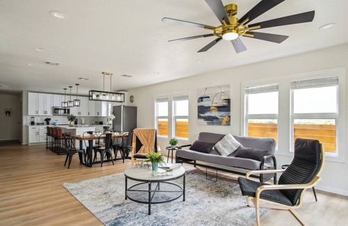 Denver Heights House | Stylish & Spacious Comfort 4BR/3BA Downtown Gem!