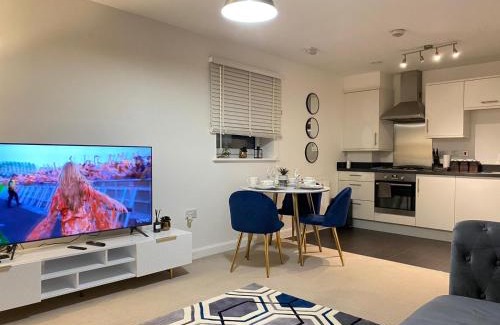 Wainscot Apartment | Stylish Station Apartment in Rochester with Free Parking