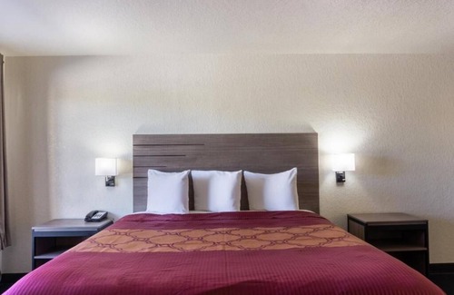 San Antonio Hotel | Stylish Stay Near Wonderland Mall, Alamo & Free Parking
