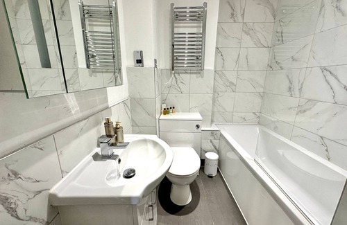 Brighton City Centre Apartment | Stylish Studio with Sea Views