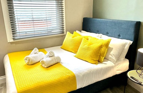 Brighton City Centre Apartment | Stylish Studio with Sea Views
