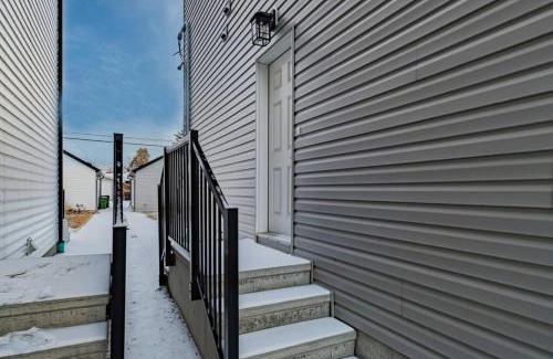 Jasper Place House | Stylish Suite-NearWEM-4 Bed-Central