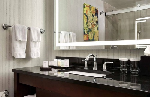 Friendship Heights Hotel | Stylish Suites | Proximity to Downtown DC & National Zoo
