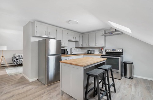 Warren Apartment | Stylish Top Floor Apartment in Downtown Warren