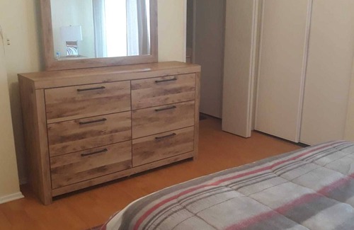 North Hills East House | Stylish Tri-level Townhouse Fully Furnished 2br, 2BA