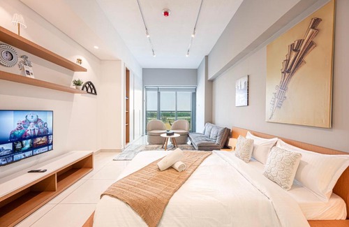 Dubai Apartment | Stylish Urban Oasis W Balcony