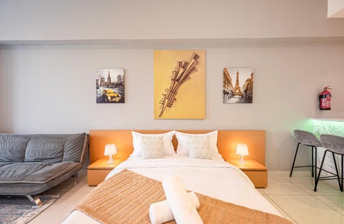 Dubai Apartment | Stylish Urban Oasis W Balcony