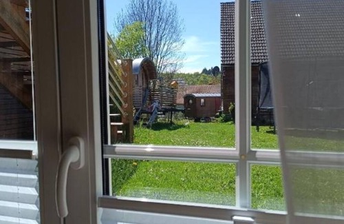 Laubach Apartment | Stylish vacation apartment with barrel sauna in the countryside