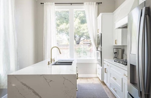 West Oakland House | Stylish Victorian Home with Parking and Garden - 10 Minutes from SF