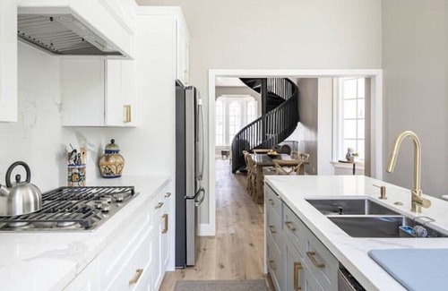 West Oakland House | Stylish Victorian Home with Parking and Garden - 10 Minutes from SF