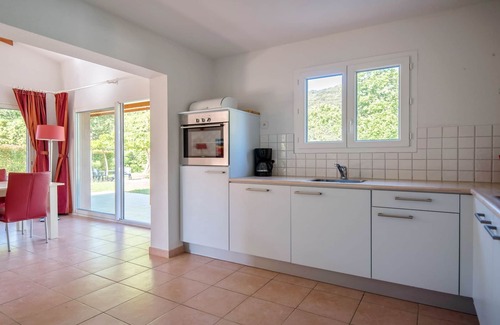 Vallon-Pont-d'Arc Villa | Stylish villa for 8 people in the Domaine Les Rives des l'Ardeche park.