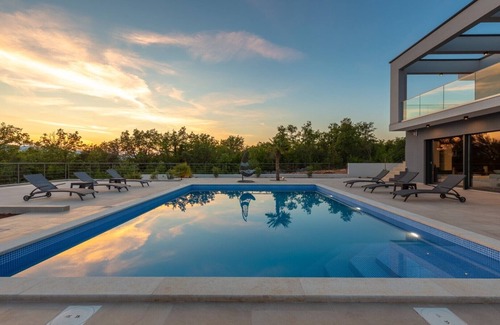 Skrbcici Villa | Stylish Villa Quadra* with a sea view and heated pool on Krk
