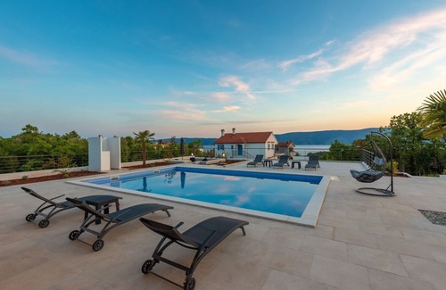 Skrbcici Villa | Stylish Villa Quadra* with a sea view and heated pool on Krk