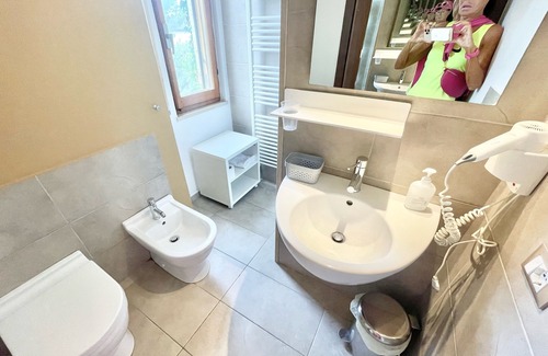 Pietrauta Villa | Stylish villa with amazing views and pool near Montefalco and Bevagna sleeps 14