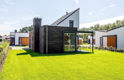 Roggel Villa | Stylish Villa with fireplace in Limburg
