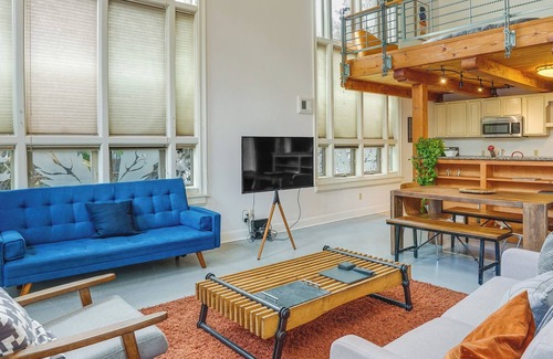 Ralph Bunche House | Stylish West Oakland Vacation Rental Loft