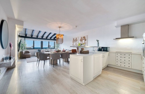 Puerto Banus Apartment | STYLISH5-BEDROOM DUPLEX/PENTHOUSE IN THE HEART OF PUERTO BANUS