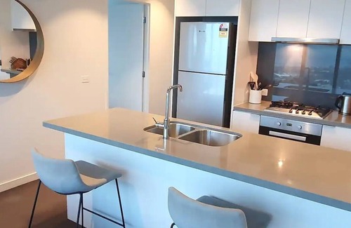 Southbank Apartment | Suave spacious amazing views high above the cityn