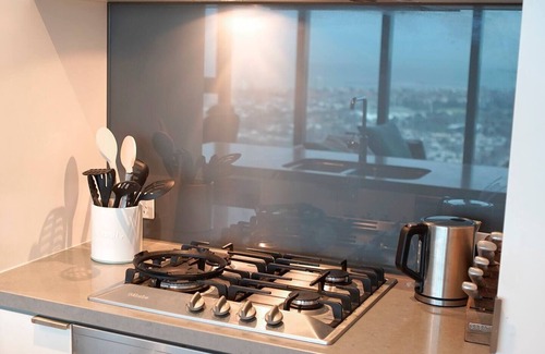 Southbank Apartment | Suave spacious amazing views high above the cityn