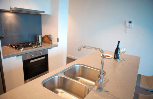 Southbank Apartment | Suave spacious amazing views high above the cityn