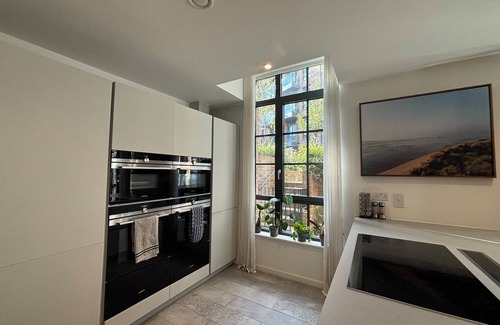 Newington Apartment | Sublime 3BD House by London Attractions, Southbank