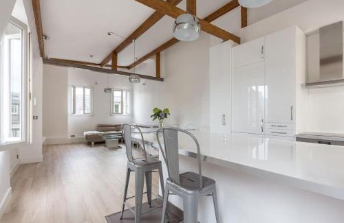 Quartier Sainte-Marguerite Apartment | Sublime appartement refait à neuf en dernier étage baigné de lumière avec une très belle hauteur sous plafond 2 chambres en plein centre de Paris