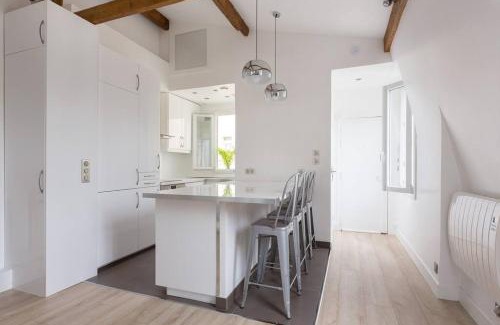 Quartier Sainte-Marguerite Apartment | Sublime appartement refait à neuf en dernier étage baigné de lumière avec une très belle hauteur sous plafond 2 chambres en plein centre de Paris
