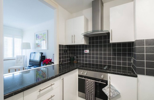 Queenhithe Apartment | Sublime flat with Thames view