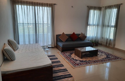 Bhubaneshwar Bed & Breakfast | Sublime Home stay: Suite Room with Balcony