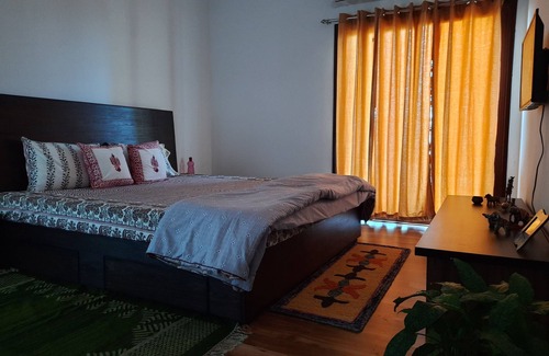 Bhubaneshwar Bed & Breakfast | Sublime Home stay: Suite Room with Balcony