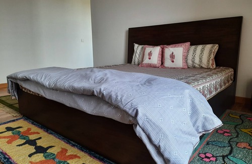 Bhubaneshwar Bed & Breakfast | Sublime Home stay: Suite Room with Balcony