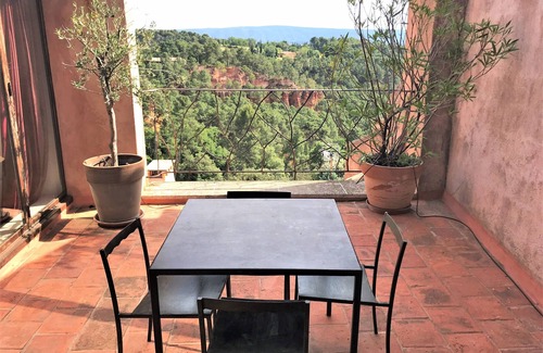Roussillon House | sublime terrace house in the heart of the village of Roussillon in the Luberon