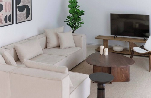 Khalandrion Apartment | Suburban 3BR Apartment in Marousi