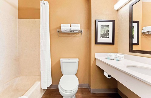 Columbus Hotel | Suburban Studios Columbus Bradley Park