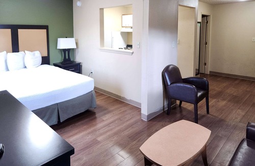 Summit Station Hotel | Suburban Studios Columbus East