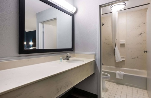 Hinesville Hotel | Suburban Studios Hinesville - Fort Stewart Area