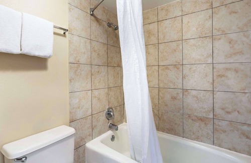 Southwest Orlando Hotel | Suburban Studios International Drive