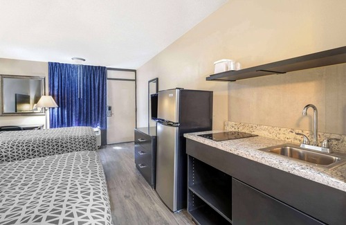 Southwest Orlando Hotel | Suburban Studios International Drive