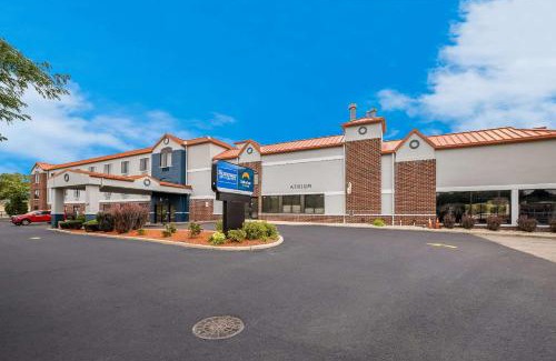 Milwaukee Hotel | Suburban Studios Milwaukee Airport