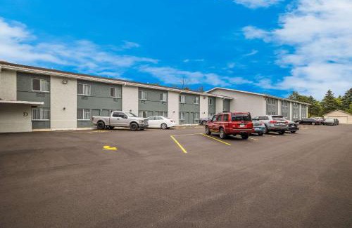 Milwaukee Hotel | Suburban Studios Milwaukee Airport