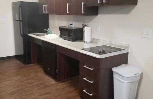 Monaca Hotel | Suburban Studios Monaca - Pittsburgh