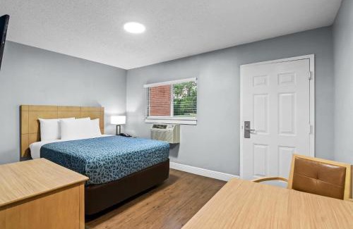 Stuart Hotel | Suburban Studios Stuart near Federal Hwy 1