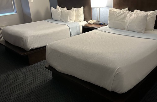 Hinton Hotel | Sugar Creek Inn & Suites