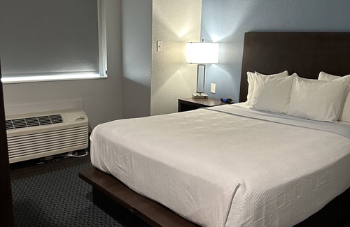 Hinton Hotel | Sugar Creek Inn & Suites