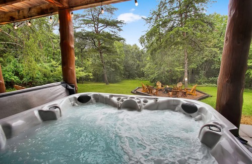 Huntingdon Cabin | Sugar Grove Log Cabin | HOT TUB + Fire Pit!